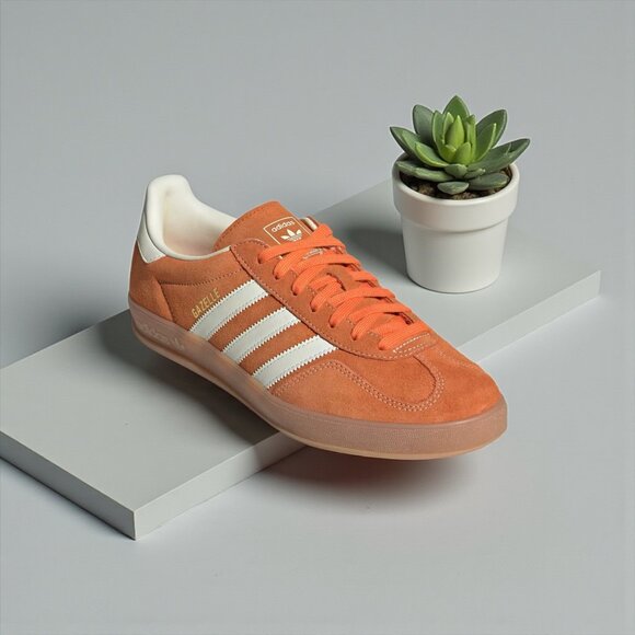 Adidas Gazelle Unisex Athletic Shoe - Picture 4 of 11